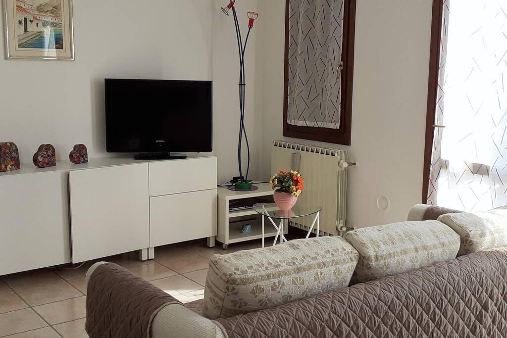 Feel At Home - Casa Loredana โลเวเร ภายนอก รูปภาพ
